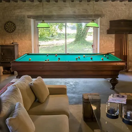 La Cour Souveraine -chambre D'hotes, La Sablonneuse Отель типа 