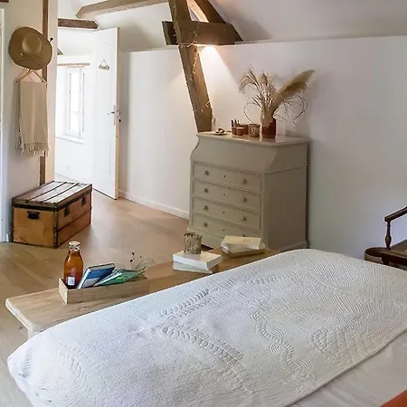 La Cour Souveraine -chambre D'hotes, La Sablonneuse 3*