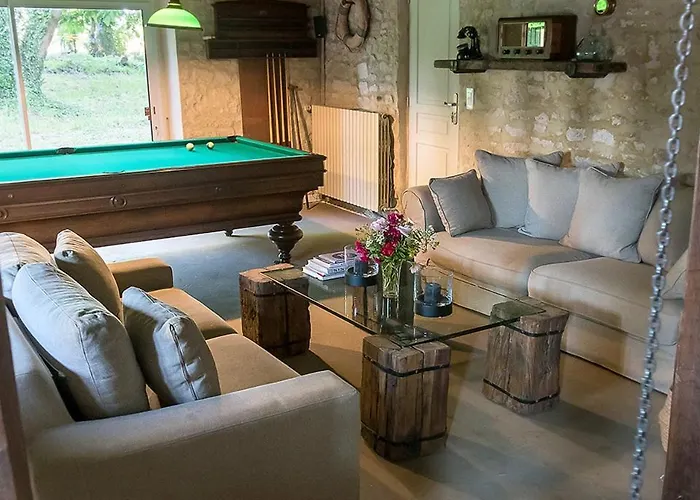 La Cour Souveraine -chambre D'hotes, La Sablonneuse 3*