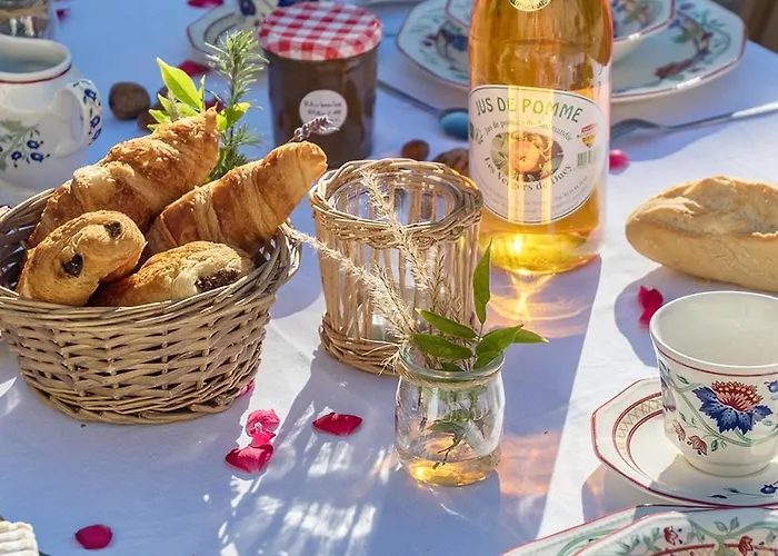 ベッド・アンド・ブレックファスト La Cour Souveraine -chambre D'hotes, La Sablonneuse 3*